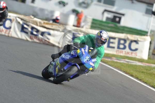 Mallory park Leicestershire;Mallory park photographs;Motorcycle action photographs;Trackday digital images;event digital images;eventdigitalimages;mallory park;no limits trackday;peter wileman photography;trackday;trackday photos