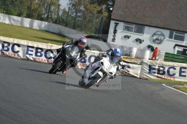 Mallory park Leicestershire;Mallory park photographs;Motorcycle action photographs;Trackday digital images;event digital images;eventdigitalimages;mallory park;no limits trackday;peter wileman photography;trackday;trackday photos
