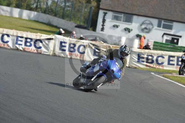 Mallory park Leicestershire;Mallory park photographs;Motorcycle action photographs;Trackday digital images;event digital images;eventdigitalimages;mallory park;no limits trackday;peter wileman photography;trackday;trackday photos