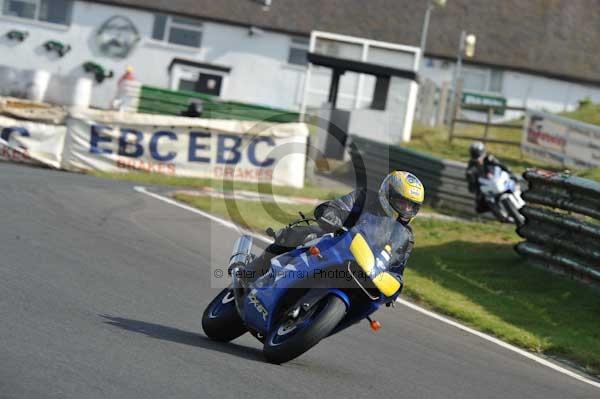 Mallory park Leicestershire;Mallory park photographs;Motorcycle action photographs;Trackday digital images;event digital images;eventdigitalimages;mallory park;no limits trackday;peter wileman photography;trackday;trackday photos
