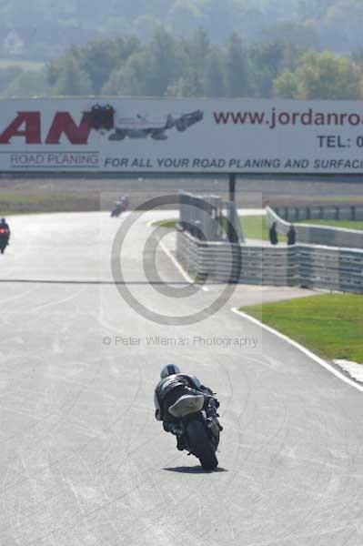 Mallory park Leicestershire;Mallory park photographs;Motorcycle action photographs;Trackday digital images;event digital images;eventdigitalimages;mallory park;no limits trackday;peter wileman photography;trackday;trackday photos