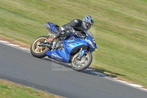 Mallory park Leicestershire;Mallory park photographs;Motorcycle action photographs;Trackday digital images;event digital images;eventdigitalimages;mallory park;no limits trackday;peter wileman photography;trackday;trackday photos
