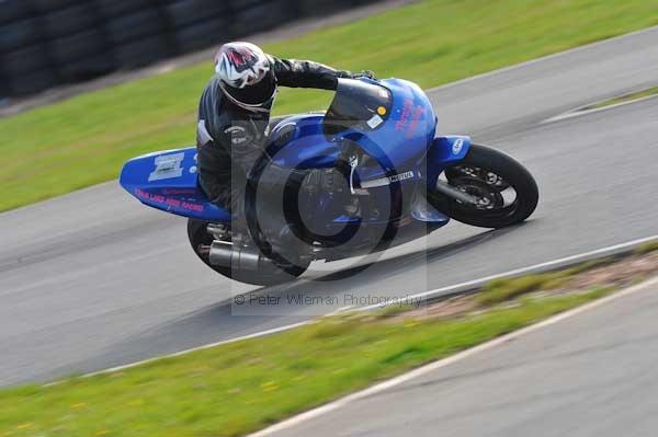 Mallory park Leicestershire;Mallory park photographs;Motorcycle action photographs;Trackday digital images;event digital images;eventdigitalimages;mallory park;no limits trackday;peter wileman photography;trackday;trackday photos