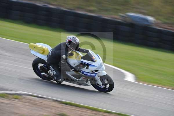 Mallory park Leicestershire;Mallory park photographs;Motorcycle action photographs;Trackday digital images;event digital images;eventdigitalimages;mallory park;no limits trackday;peter wileman photography;trackday;trackday photos