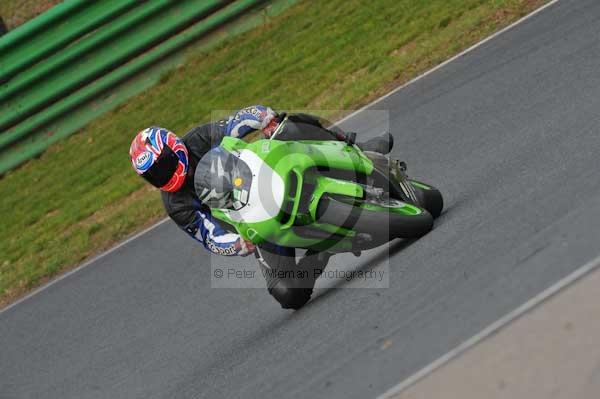 Mallory park Leicestershire;Mallory park photographs;Motorcycle action photographs;Trackday digital images;event digital images;eventdigitalimages;mallory park;no limits trackday;peter wileman photography;trackday;trackday photos