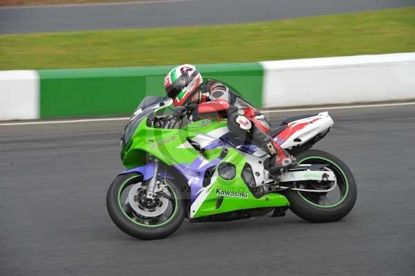 Mallory park Leicestershire;Mallory park photographs;Motorcycle action photographs;Trackday digital images;event digital images;eventdigitalimages;mallory park;no limits trackday;peter wileman photography;trackday;trackday photos