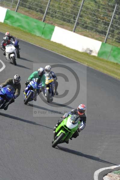 Mallory park Leicestershire;Mallory park photographs;Motorcycle action photographs;Trackday digital images;event digital images;eventdigitalimages;mallory park;no limits trackday;peter wileman photography;trackday;trackday photos