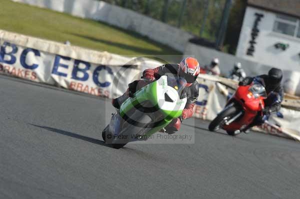 Mallory park Leicestershire;Mallory park photographs;Motorcycle action photographs;Trackday digital images;event digital images;eventdigitalimages;mallory park;no limits trackday;peter wileman photography;trackday;trackday photos