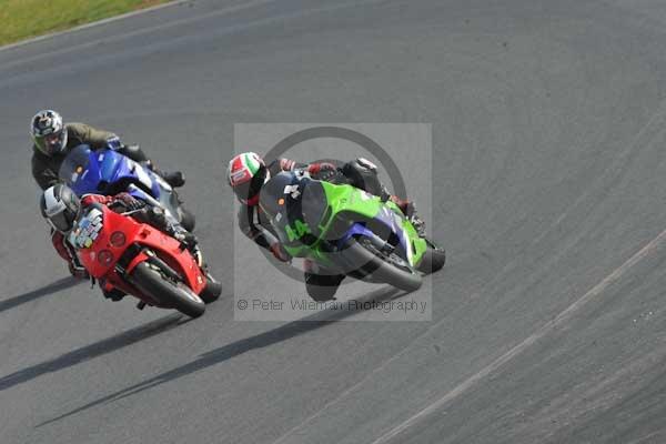 Mallory park Leicestershire;Mallory park photographs;Motorcycle action photographs;Trackday digital images;event digital images;eventdigitalimages;mallory park;no limits trackday;peter wileman photography;trackday;trackday photos
