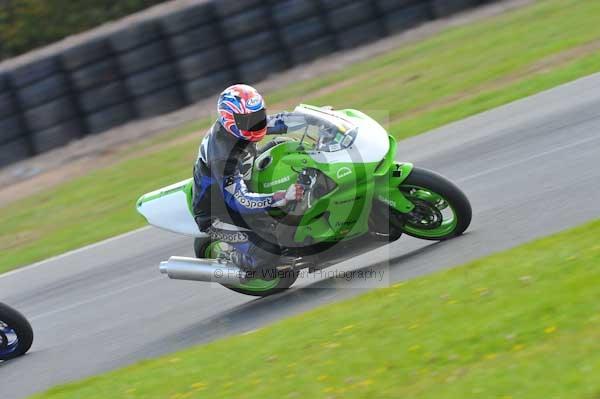 Mallory park Leicestershire;Mallory park photographs;Motorcycle action photographs;Trackday digital images;event digital images;eventdigitalimages;mallory park;no limits trackday;peter wileman photography;trackday;trackday photos