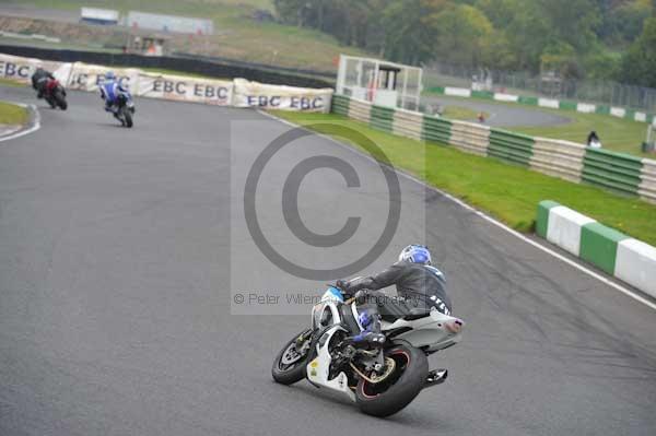 Mallory park Leicestershire;Mallory park photographs;Motorcycle action photographs;Trackday digital images;event digital images;eventdigitalimages;mallory park;no limits trackday;peter wileman photography;trackday;trackday photos
