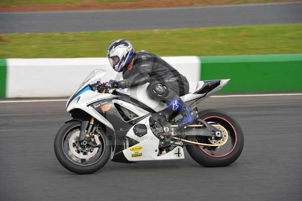 Mallory park Leicestershire;Mallory park photographs;Motorcycle action photographs;Trackday digital images;event digital images;eventdigitalimages;mallory park;no limits trackday;peter wileman photography;trackday;trackday photos