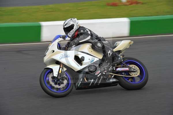Mallory park Leicestershire;Mallory park photographs;Motorcycle action photographs;Trackday digital images;event digital images;eventdigitalimages;mallory park;no limits trackday;peter wileman photography;trackday;trackday photos