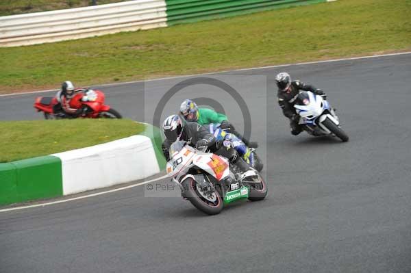 Mallory park Leicestershire;Mallory park photographs;Motorcycle action photographs;Trackday digital images;event digital images;eventdigitalimages;mallory park;no limits trackday;peter wileman photography;trackday;trackday photos