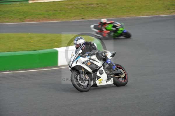 Mallory park Leicestershire;Mallory park photographs;Motorcycle action photographs;Trackday digital images;event digital images;eventdigitalimages;mallory park;no limits trackday;peter wileman photography;trackday;trackday photos