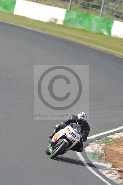 Mallory park Leicestershire;Mallory park photographs;Motorcycle action photographs;Trackday digital images;event digital images;eventdigitalimages;mallory park;no limits trackday;peter wileman photography;trackday;trackday photos