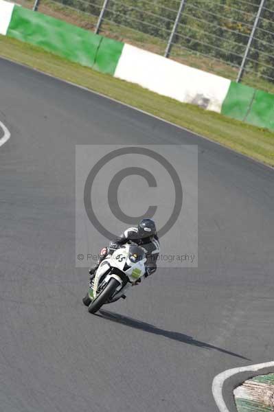 Mallory park Leicestershire;Mallory park photographs;Motorcycle action photographs;Trackday digital images;event digital images;eventdigitalimages;mallory park;no limits trackday;peter wileman photography;trackday;trackday photos