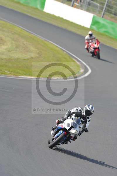 Mallory park Leicestershire;Mallory park photographs;Motorcycle action photographs;Trackday digital images;event digital images;eventdigitalimages;mallory park;no limits trackday;peter wileman photography;trackday;trackday photos