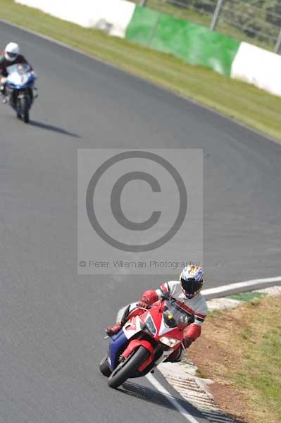 Mallory park Leicestershire;Mallory park photographs;Motorcycle action photographs;Trackday digital images;event digital images;eventdigitalimages;mallory park;no limits trackday;peter wileman photography;trackday;trackday photos