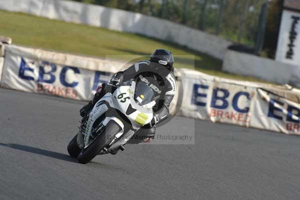 Mallory park Leicestershire;Mallory park photographs;Motorcycle action photographs;Trackday digital images;event digital images;eventdigitalimages;mallory park;no limits trackday;peter wileman photography;trackday;trackday photos