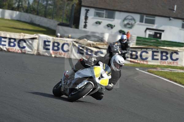 Mallory park Leicestershire;Mallory park photographs;Motorcycle action photographs;Trackday digital images;event digital images;eventdigitalimages;mallory park;no limits trackday;peter wileman photography;trackday;trackday photos