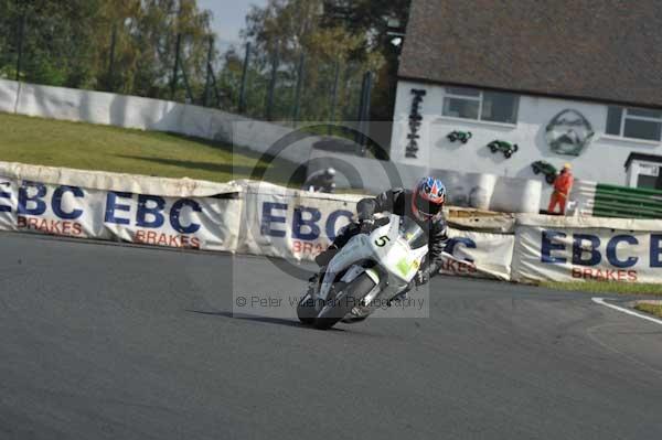 Mallory park Leicestershire;Mallory park photographs;Motorcycle action photographs;Trackday digital images;event digital images;eventdigitalimages;mallory park;no limits trackday;peter wileman photography;trackday;trackday photos