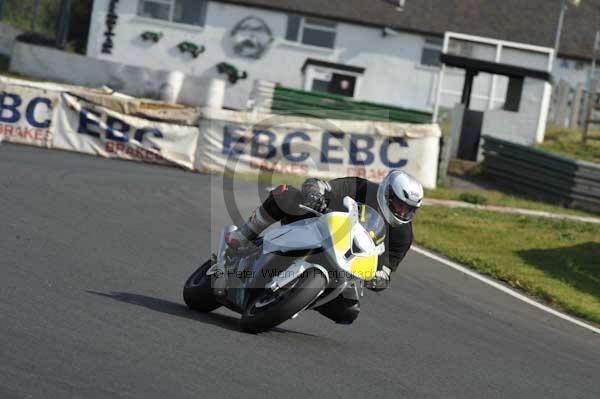 Mallory park Leicestershire;Mallory park photographs;Motorcycle action photographs;Trackday digital images;event digital images;eventdigitalimages;mallory park;no limits trackday;peter wileman photography;trackday;trackday photos