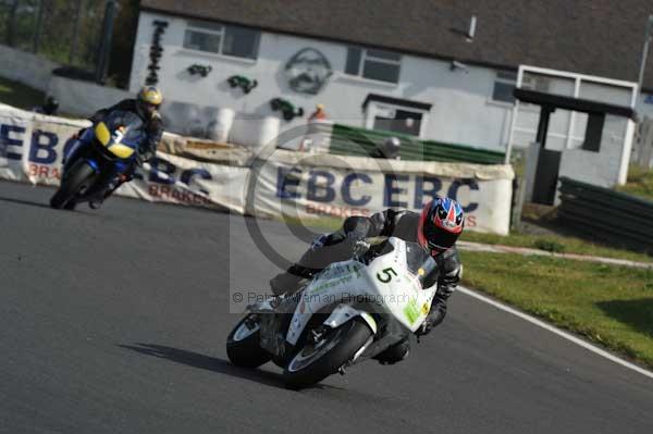 Mallory park Leicestershire;Mallory park photographs;Motorcycle action photographs;Trackday digital images;event digital images;eventdigitalimages;mallory park;no limits trackday;peter wileman photography;trackday;trackday photos
