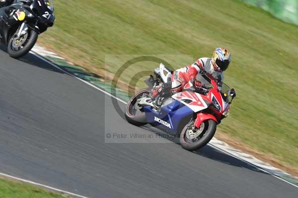 Mallory park Leicestershire;Mallory park photographs;Motorcycle action photographs;Trackday digital images;event digital images;eventdigitalimages;mallory park;no limits trackday;peter wileman photography;trackday;trackday photos