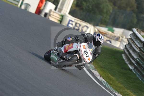 Mallory park Leicestershire;Mallory park photographs;Motorcycle action photographs;Trackday digital images;event digital images;eventdigitalimages;mallory park;no limits trackday;peter wileman photography;trackday;trackday photos