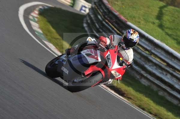 Mallory park Leicestershire;Mallory park photographs;Motorcycle action photographs;Trackday digital images;event digital images;eventdigitalimages;mallory park;no limits trackday;peter wileman photography;trackday;trackday photos