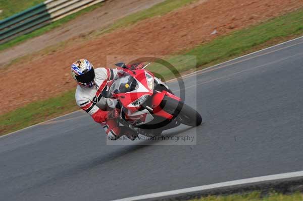 Mallory park Leicestershire;Mallory park photographs;Motorcycle action photographs;Trackday digital images;event digital images;eventdigitalimages;mallory park;no limits trackday;peter wileman photography;trackday;trackday photos