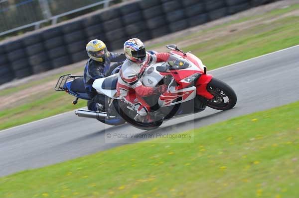 Mallory park Leicestershire;Mallory park photographs;Motorcycle action photographs;Trackday digital images;event digital images;eventdigitalimages;mallory park;no limits trackday;peter wileman photography;trackday;trackday photos