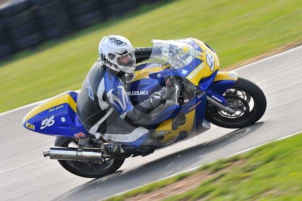 Mallory park Leicestershire;Mallory park photographs;Motorcycle action photographs;Trackday digital images;event digital images;eventdigitalimages;mallory park;no limits trackday;peter wileman photography;trackday;trackday photos
