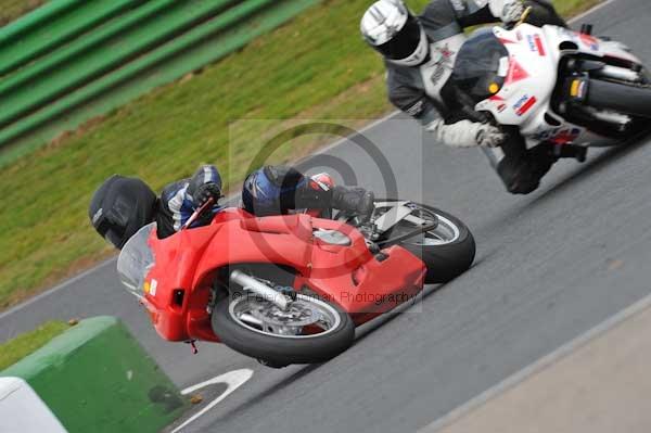 Mallory park Leicestershire;Mallory park photographs;Motorcycle action photographs;Trackday digital images;event digital images;eventdigitalimages;mallory park;no limits trackday;peter wileman photography;trackday;trackday photos