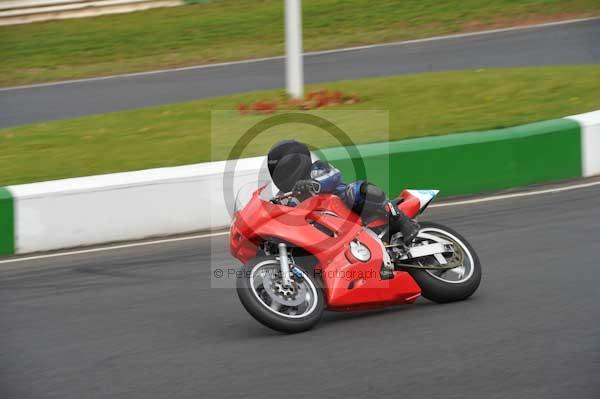 Mallory park Leicestershire;Mallory park photographs;Motorcycle action photographs;Trackday digital images;event digital images;eventdigitalimages;mallory park;no limits trackday;peter wileman photography;trackday;trackday photos
