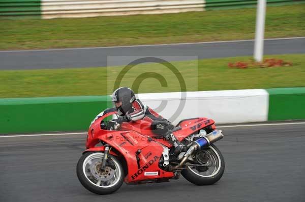 Mallory park Leicestershire;Mallory park photographs;Motorcycle action photographs;Trackday digital images;event digital images;eventdigitalimages;mallory park;no limits trackday;peter wileman photography;trackday;trackday photos
