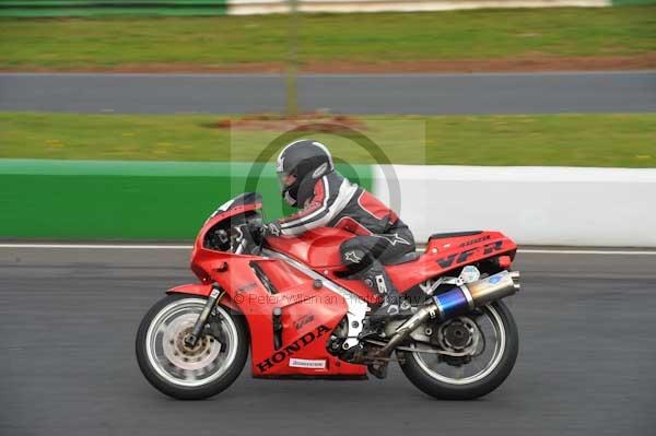 Mallory park Leicestershire;Mallory park photographs;Motorcycle action photographs;Trackday digital images;event digital images;eventdigitalimages;mallory park;no limits trackday;peter wileman photography;trackday;trackday photos