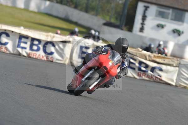 Mallory park Leicestershire;Mallory park photographs;Motorcycle action photographs;Trackday digital images;event digital images;eventdigitalimages;mallory park;no limits trackday;peter wileman photography;trackday;trackday photos