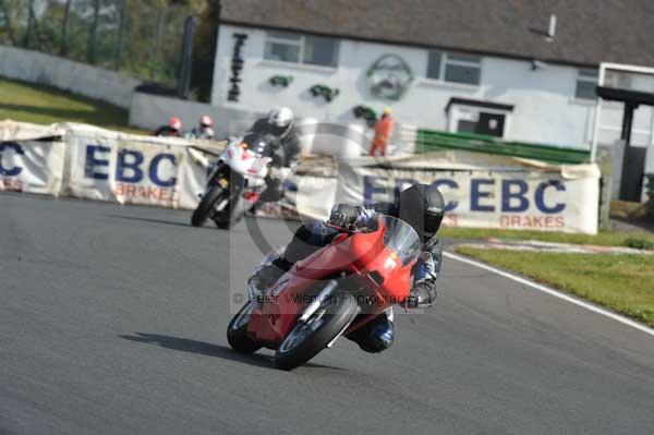 Mallory park Leicestershire;Mallory park photographs;Motorcycle action photographs;Trackday digital images;event digital images;eventdigitalimages;mallory park;no limits trackday;peter wileman photography;trackday;trackday photos