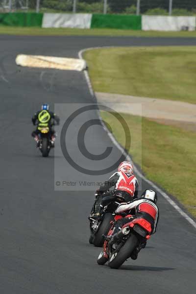 Mallory park Leicestershire;Mallory park photographs;Motorcycle action photographs;Trackday digital images;event digital images;eventdigitalimages;mallory park;no limits trackday;peter wileman photography;trackday;trackday photos