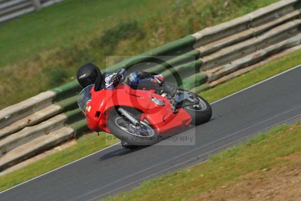 Mallory park Leicestershire;Mallory park photographs;Motorcycle action photographs;Trackday digital images;event digital images;eventdigitalimages;mallory park;no limits trackday;peter wileman photography;trackday;trackday photos