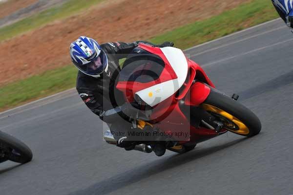 Mallory park Leicestershire;Mallory park photographs;Motorcycle action photographs;Trackday digital images;event digital images;eventdigitalimages;mallory park;no limits trackday;peter wileman photography;trackday;trackday photos