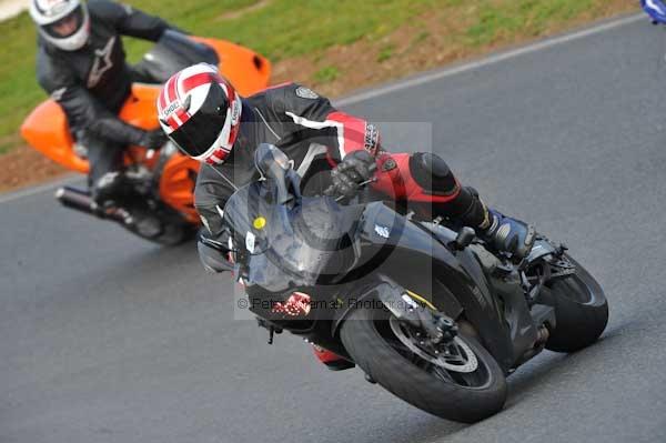 Mallory park Leicestershire;Mallory park photographs;Motorcycle action photographs;Trackday digital images;event digital images;eventdigitalimages;mallory park;no limits trackday;peter wileman photography;trackday;trackday photos