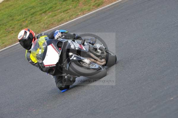 Mallory park Leicestershire;Mallory park photographs;Motorcycle action photographs;Trackday digital images;event digital images;eventdigitalimages;mallory park;no limits trackday;peter wileman photography;trackday;trackday photos