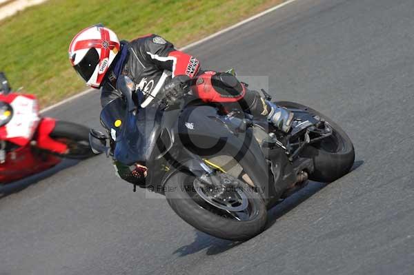 Mallory park Leicestershire;Mallory park photographs;Motorcycle action photographs;Trackday digital images;event digital images;eventdigitalimages;mallory park;no limits trackday;peter wileman photography;trackday;trackday photos