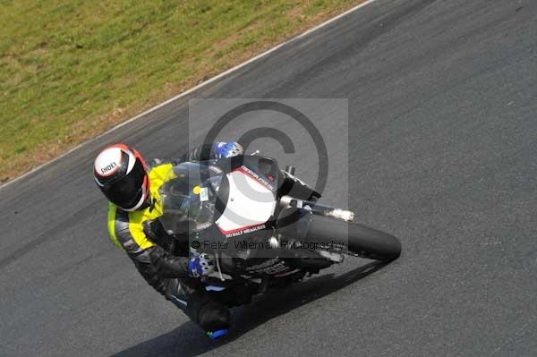 Mallory park Leicestershire;Mallory park photographs;Motorcycle action photographs;Trackday digital images;event digital images;eventdigitalimages;mallory park;no limits trackday;peter wileman photography;trackday;trackday photos