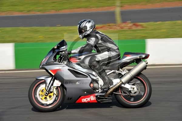 Mallory park Leicestershire;Mallory park photographs;Motorcycle action photographs;Trackday digital images;event digital images;eventdigitalimages;mallory park;no limits trackday;peter wileman photography;trackday;trackday photos