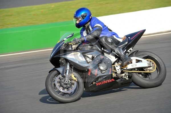 Mallory park Leicestershire;Mallory park photographs;Motorcycle action photographs;Trackday digital images;event digital images;eventdigitalimages;mallory park;no limits trackday;peter wileman photography;trackday;trackday photos