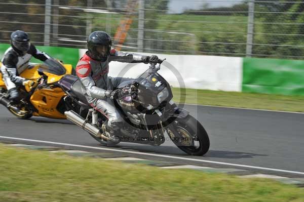 Mallory park Leicestershire;Mallory park photographs;Motorcycle action photographs;Trackday digital images;event digital images;eventdigitalimages;mallory park;no limits trackday;peter wileman photography;trackday;trackday photos